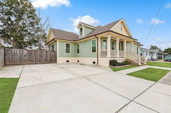 2500 CULOTTA ST, Chalmette, LA 70043