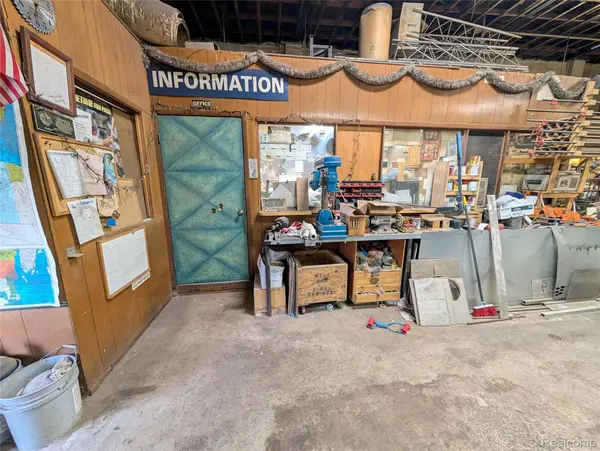 8000 W Jefferson AVE, Detroit, MI 48209