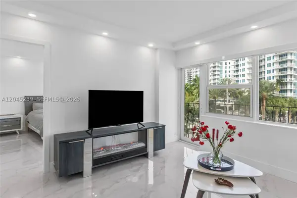 3250 NE 28th St #403, Fort Lauderdale, FL 33308
