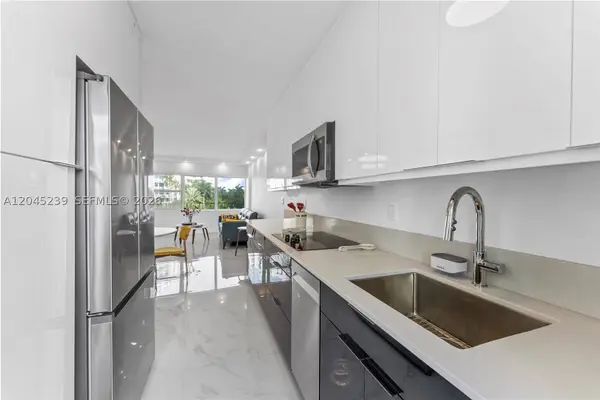 3250 NE 28th St #403, Fort Lauderdale, FL 33308