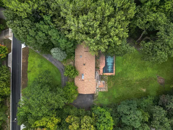 75 Birch Bluff RD, Tonka Bay, MN 55331