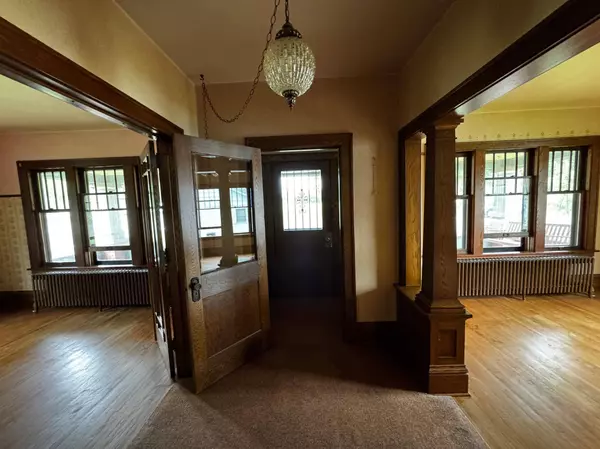 221 N Dallas ST, River Falls, WI 54022