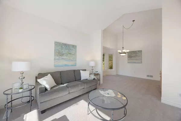 13914 Duluth DR, Apple Valley, MN 55124