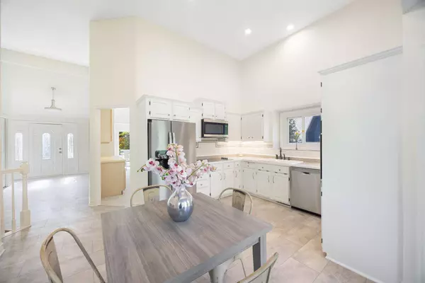 13914 Duluth DR, Apple Valley, MN 55124