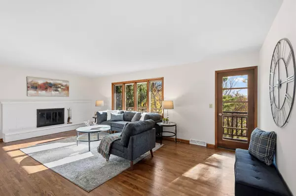 15701 Oak Ridge RD, Eden Prairie, MN 55346