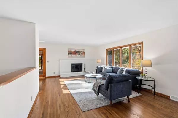 15701 Oak Ridge RD, Eden Prairie, MN 55346