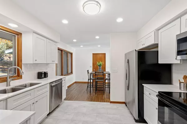 15701 Oak Ridge RD, Eden Prairie, MN 55346