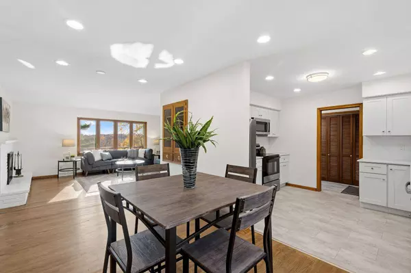 15701 Oak Ridge RD, Eden Prairie, MN 55346