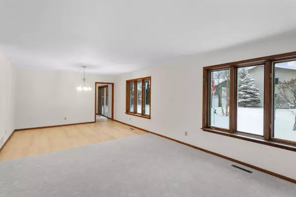 2597 Burke AVE E, Saint Paul, MN 55109