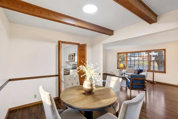 101 Heritage CIR N, Burnsville, MN 55337