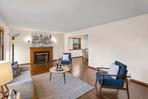 101 Heritage CIR N, Burnsville, MN 55337