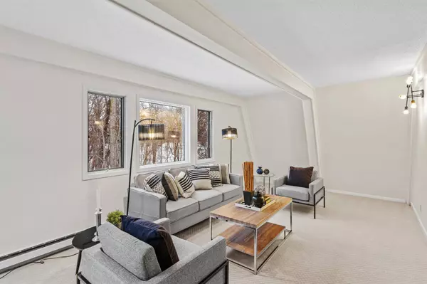 133 Glen LN, River Falls, WI 54022