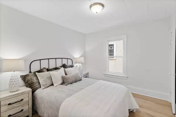 2024 Queen AVE N, Minneapolis, MN 55411