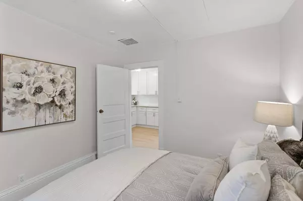 2024 Queen AVE N, Minneapolis, MN 55411