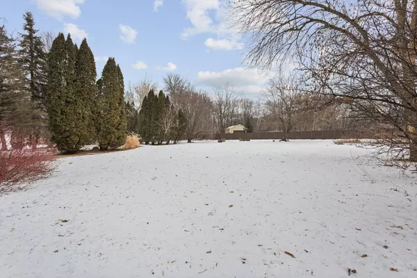 8090 Urbandale LN N, Maple Grove, MN 55311