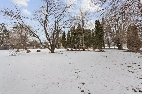 8090 Urbandale LN N, Maple Grove, MN 55311