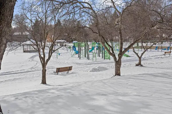 2765 21st ST NW, Saint Paul, MN 55112