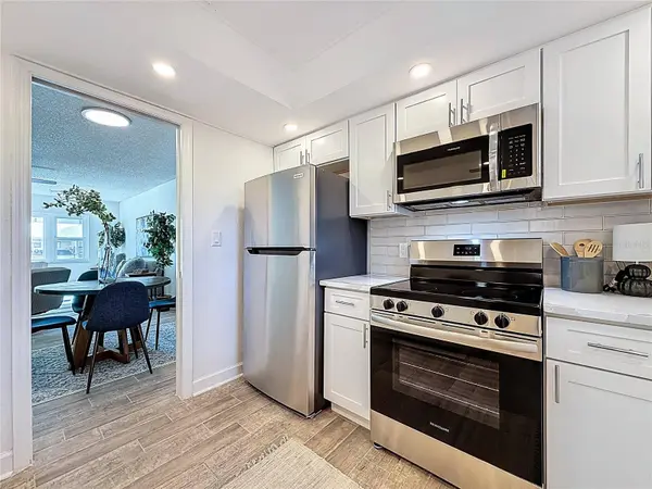 4550 COVE CIR #106, St Petersburg, FL 33708