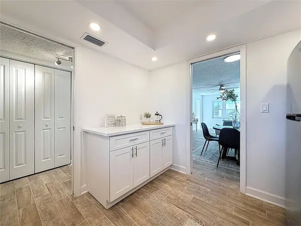 4550 COVE CIR #106, St Petersburg, FL 33708