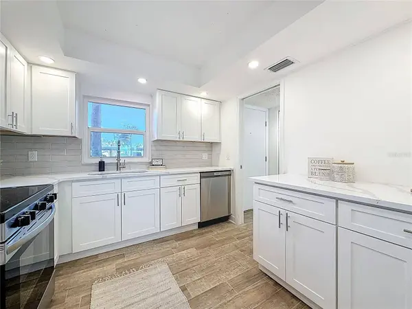 4550 COVE CIR #106, St Petersburg, FL 33708