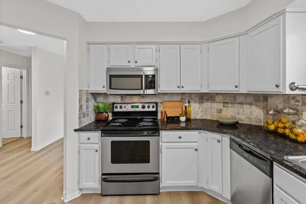 14271 Bedford DR, Eden Prairie, MN 55346