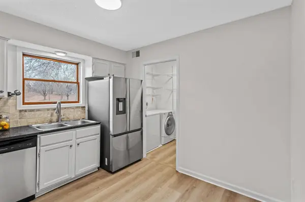 14271 Bedford DR, Eden Prairie, MN 55346