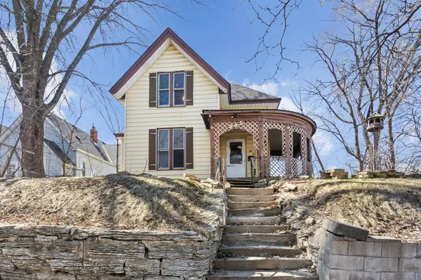 345 Maple ST, Saint Paul, MN 55106