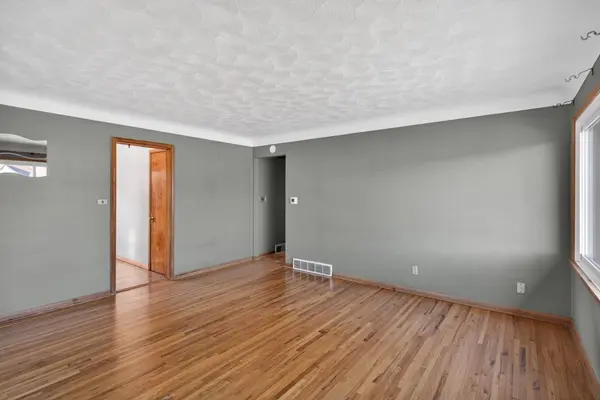 1592 Hoyt AVE E, Saint Paul, MN 55106