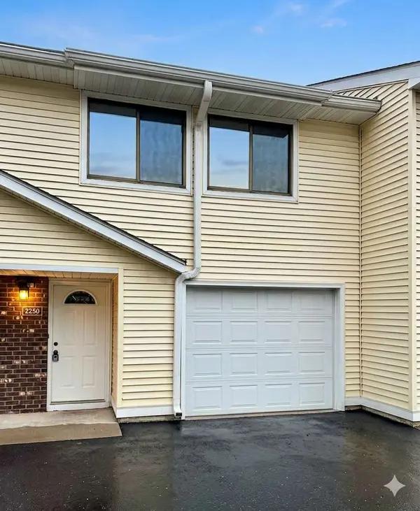 3250 Hill Ridge DR #82, Eagan, MN 55121