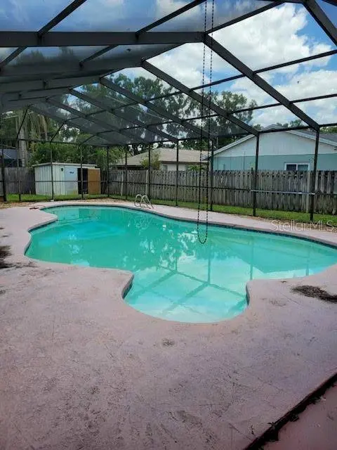 605 COURTNEY DR, Tampa, FL 33617
