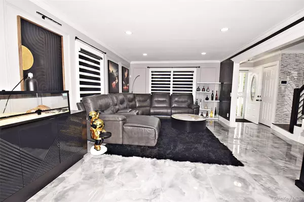 1810 Front ST #7, East Meadow, NY 11554