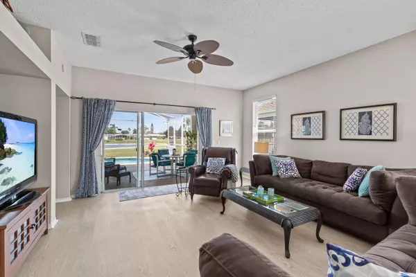 837 Jaybee Ave, Davenport, FL 33897-5467