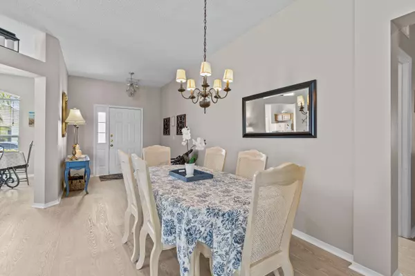 837 Jaybee Ave, Davenport, FL 33897-5467