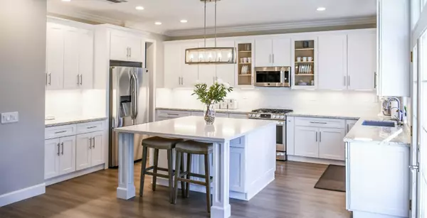 Home Staging Tips: The Complete Guide For a Successful Sale,Amanda Hagen