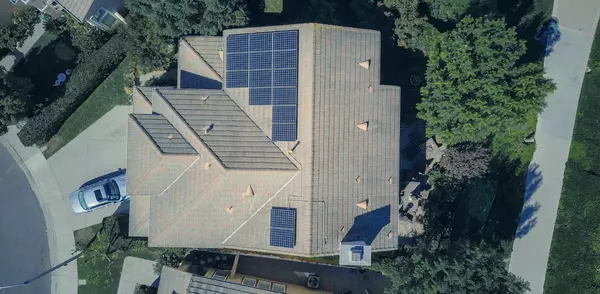 Energy Efficiency and Sustainability: A Guide for Homeowners,Amanda Hagen
