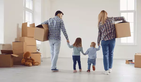 Upsizing or Downsizing Your Home: From Growing Families to Empty Nesters,Amanda Hagen