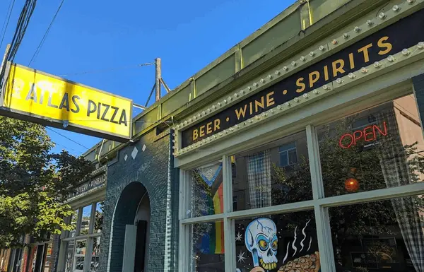 Division Street, Portland: A Food Scene Hub with Modern Growth