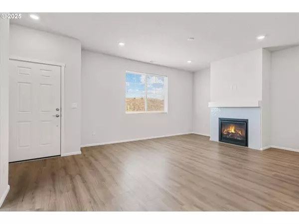 1981 NW KENT ST, Mc Minnville, OR 97128