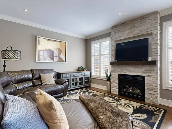 65 Paisley Green AVE, Caledon, ON L7C 3S1