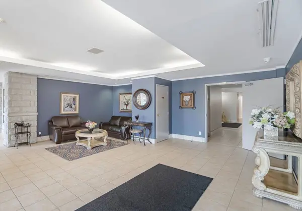 2504 Rutherford RD #314, Vaughan, ON L4K 5N5