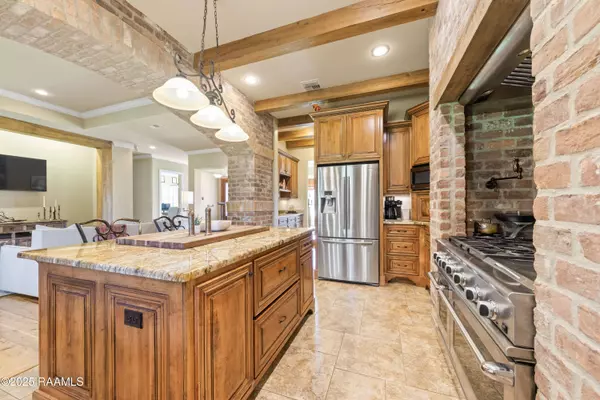 1058 Angelwood CIR, Breaux Bridge, LA 70517