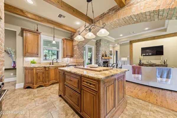 1058 Angelwood CIR, Breaux Bridge, LA 70517