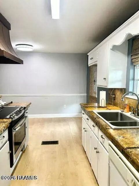 1025 Huval RD, Breaux Bridge, LA 70517