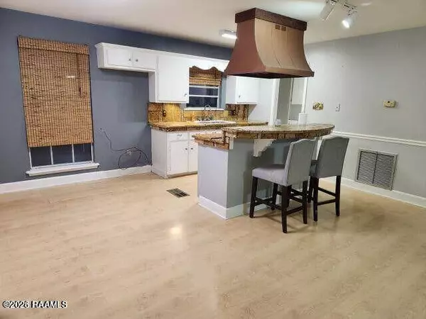 1025 Huval RD, Breaux Bridge, LA 70517