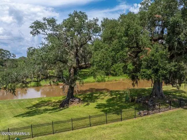 1058 Angelwood CIR, Breaux Bridge, LA 70517