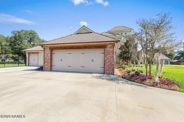 1058 Angelwood CIR, Breaux Bridge, LA 70517