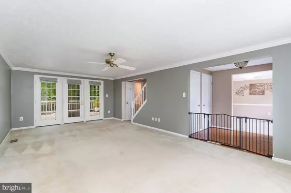 15083 HOLLEYSIDE DR, Dumfries, VA 22025