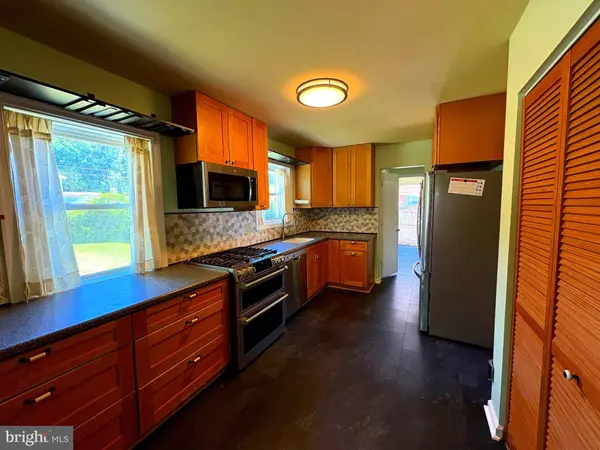 4007 CRYSTALWOOD LN, Richmond, VA 23294