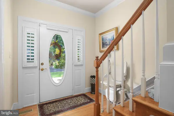 10033 ALTAMONT CIR, Fredericksburg, VA 22408