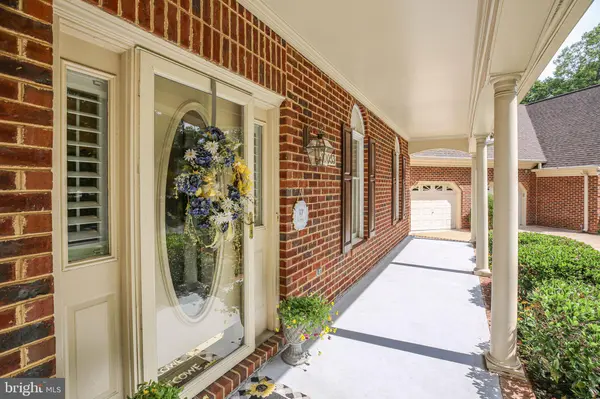 10033 ALTAMONT CIR, Fredericksburg, VA 22408